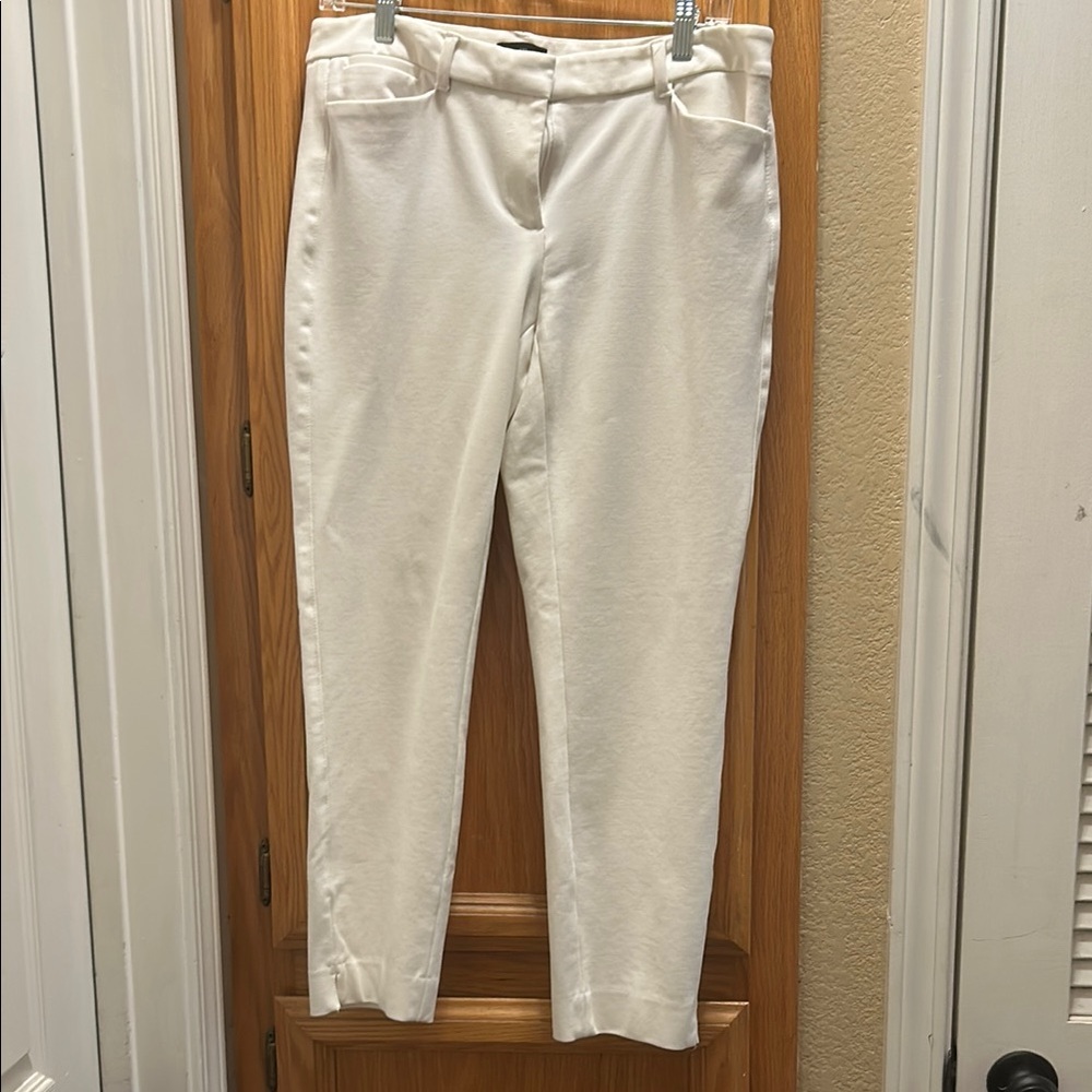 Chic White House Black Market Cream Slim Fit Ankle Pants